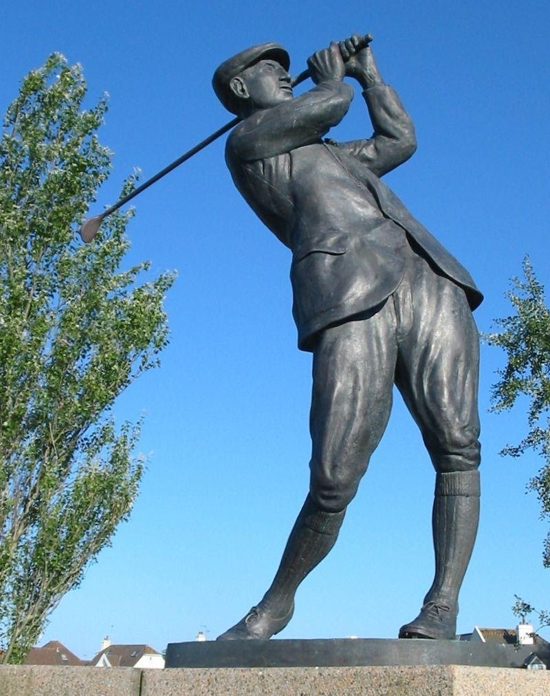 https://upload.wikimedia.org/wikipedia/commons/thumb/c/cc/Harry_Vardon_statue_Grouville_3.jpg/800px-Harry_Vardon_statue_Grouville_3.jpg
